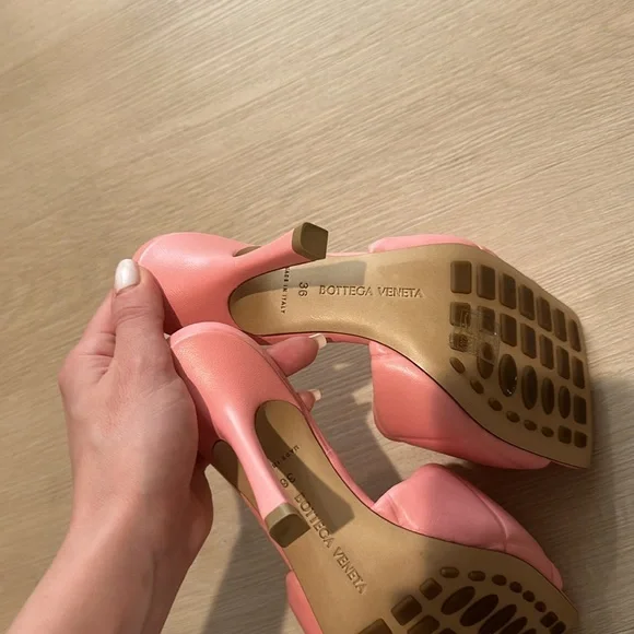 Bottega Veneta Lido Sandals - Picture 5 of 5